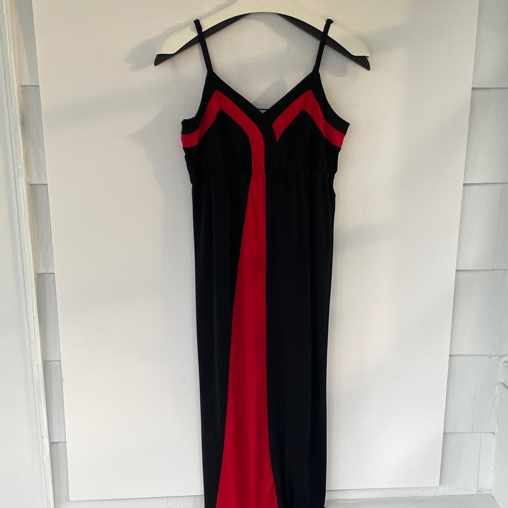 Elegant Black and Red Sleeveless Maxi Dress Medium With Red Shrug - Picture 3 of 16